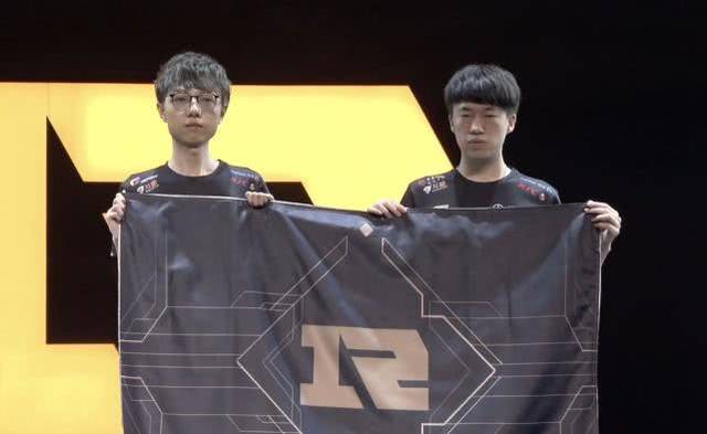 陣型在边路 陣型在边路